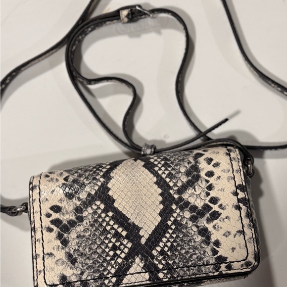 Marc Jacobs Black and Cream Crossbody Bag - Picture 2 of 3